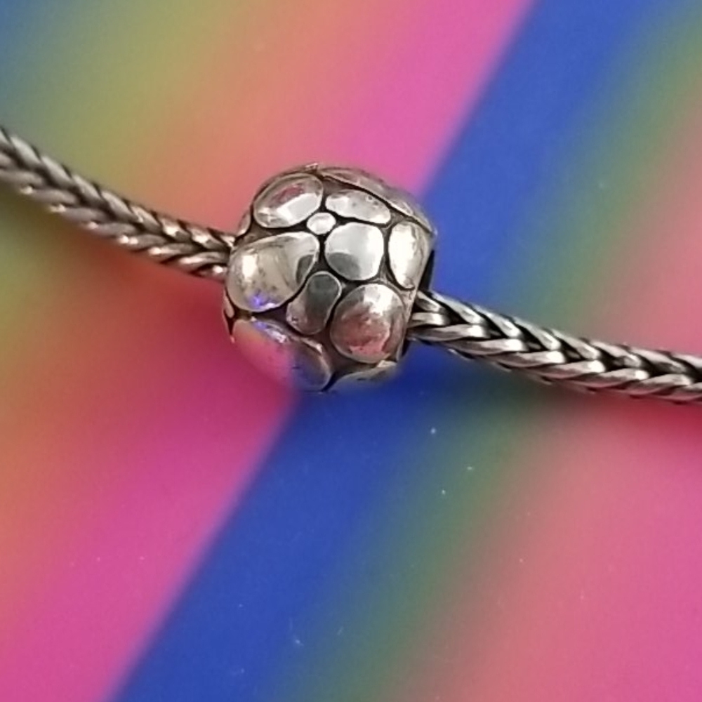 Silver spot bead